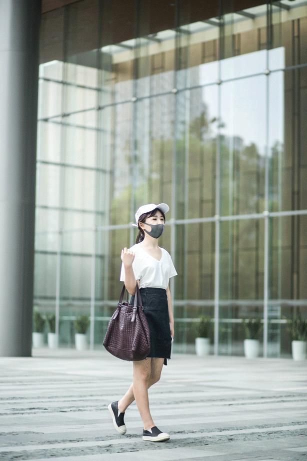 街拍||夏天必备的印花连衣裙，如何穿出仙气高境界