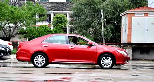 买车为啥都选白色,买车是白颜色车好还是黑颜色车好