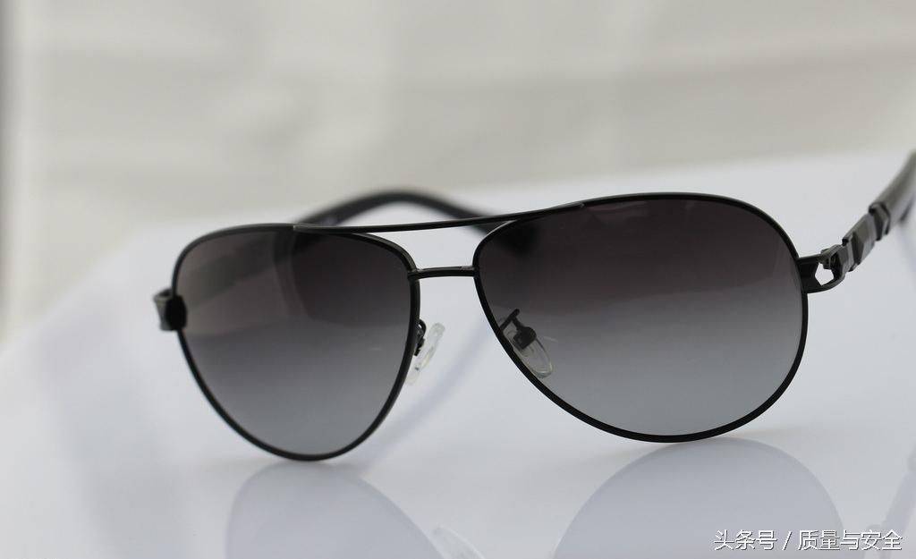 prada阿玛尼,prada太阳镜和雷朋镜哪个好