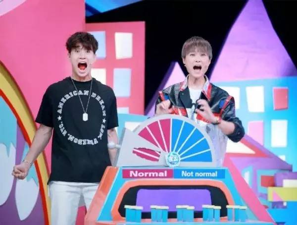 奔跑吧撕名牌李晨黄景瑜郑恺,黄景瑜对战李晨这个是什么综艺