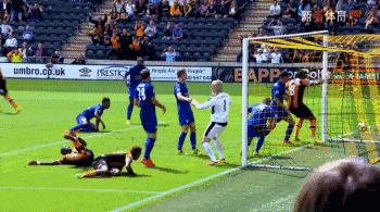 莱斯特城输升班马不冤，对手双人倒钩载入史册，真人版致敬大空翼