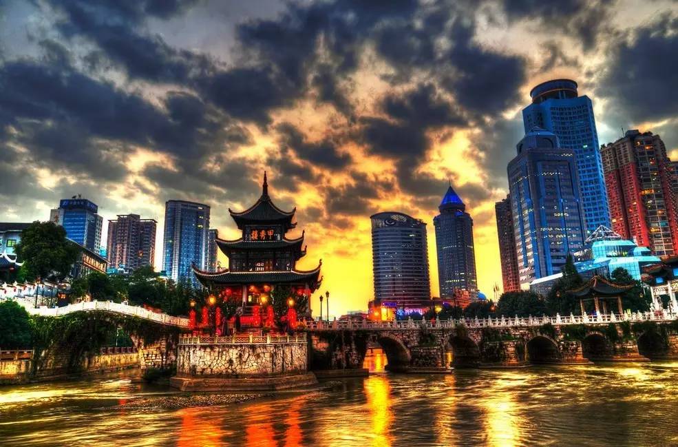 贵阳亨特索菲特酒店旁高楼,贵阳索菲特亨特酒店