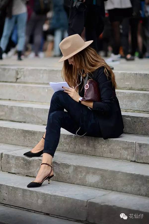 一穿高跟鞋走路就外八怎么办,一穿高跟鞋就o型腿怎么办