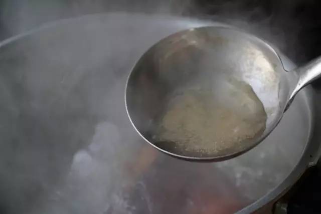 云南美食酸菜红豆猪脚,宾川县酸汤猪脚