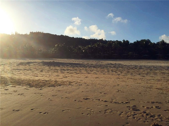 三亚旅行结婚纪念日,小两口结婚纪念日在家过二人世界