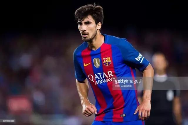 皇马巴萨球衣怎么选,巴萨西班牙超级杯球衣