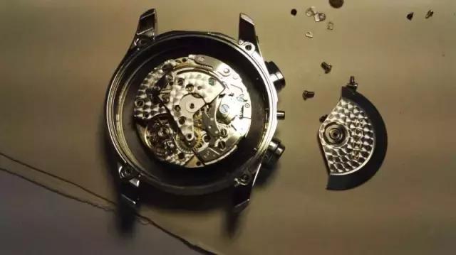 我们用8小时拯救了一枚严重锈蚀的手表