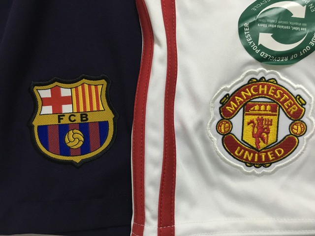 喏这就是梅西那件被摄影师撩走的短裤