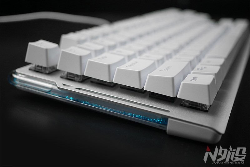 键盘也玩水冷?达尔优水耀EK815机械键盘拆解评测