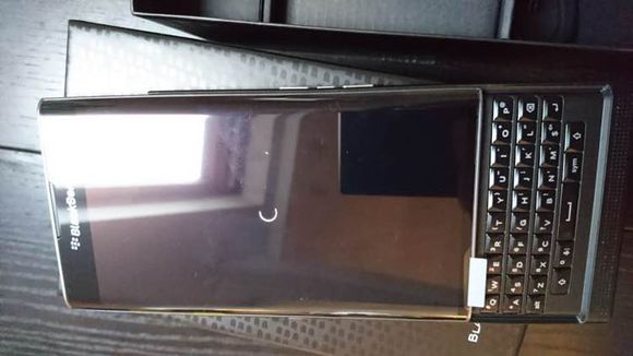 黑莓priv买什么版本,黑莓priv现在还值得购买吗