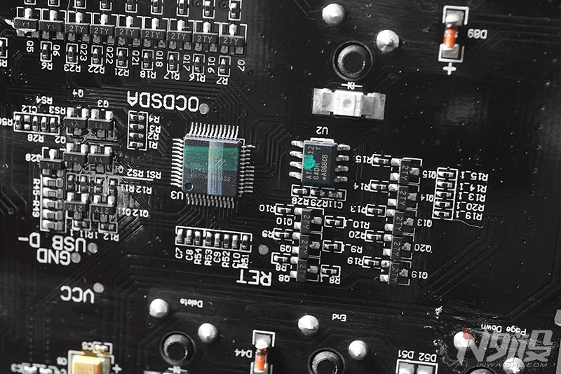 键盘也玩水冷?达尔优水耀EK815机械键盘拆解评测