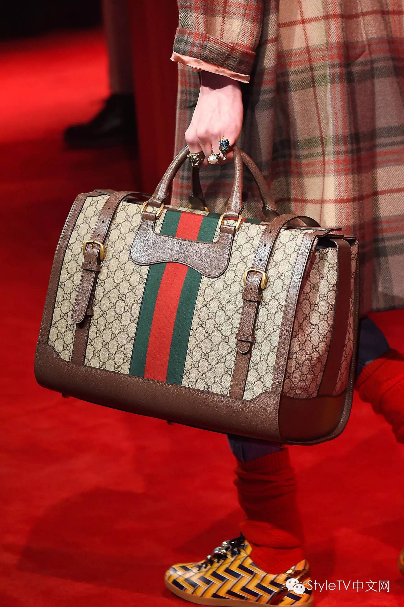 美cry！窥探躲在GUCCI后台的少男少女们