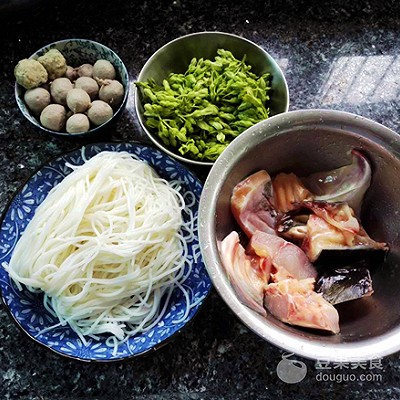 清淡牛肉米粉,爱嗦爆辣螺蛳粉