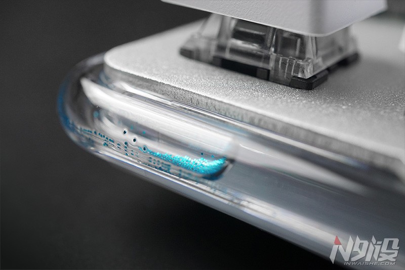 键盘也玩水冷?达尔优水耀EK815机械键盘拆解评测