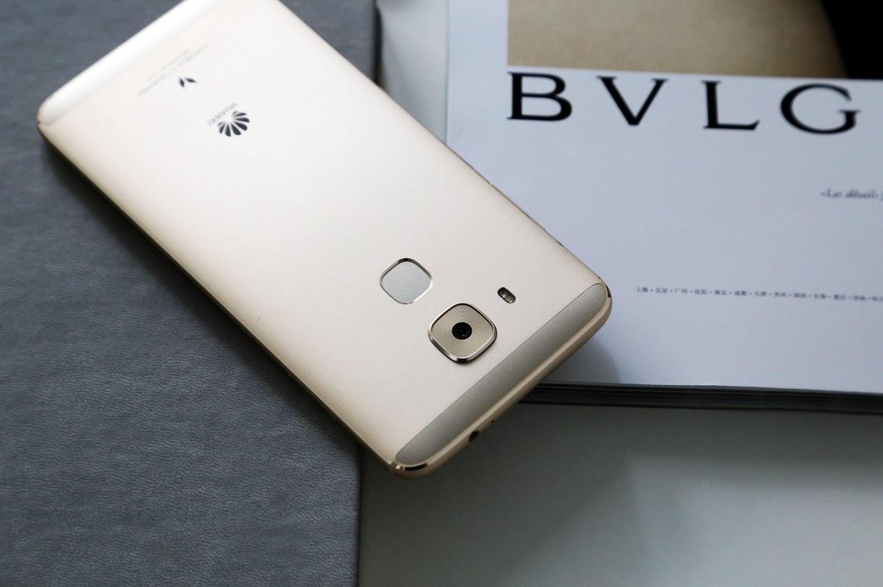 华为麦芒5上手体验2500元档旗舰机到底好在哪