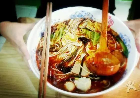 佛山好吃不贵美食街,济南佛山街美食