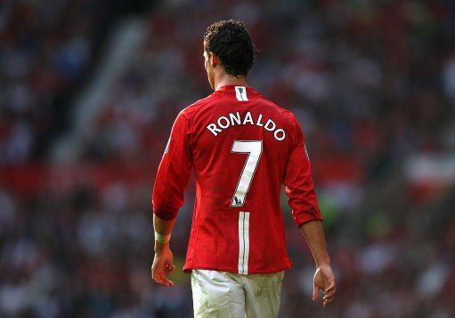 c罗回到曼联的青葱岁月,c罗18岁第一次代表曼联登场的回忆