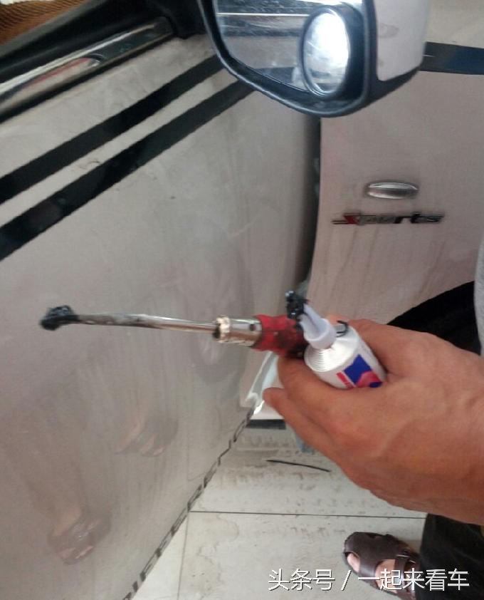 汽车后视镜漆刮了如何修复,车停路边后视镜被刮了怎么办