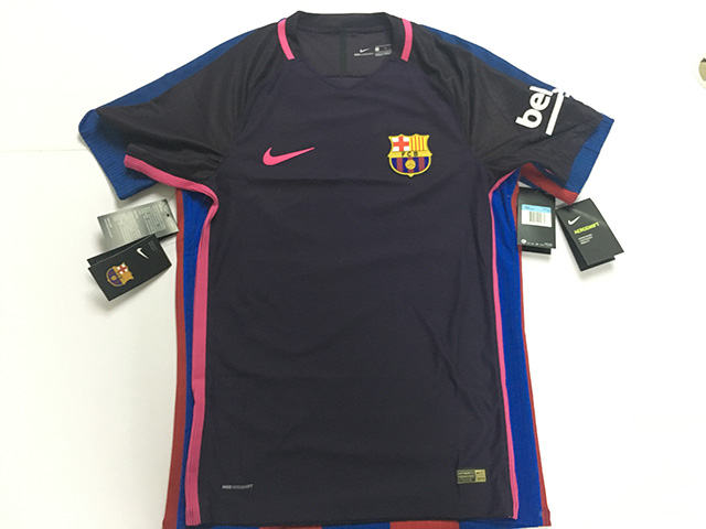 巴萨16-17赛季阵容,巴塞罗那主客场球衣