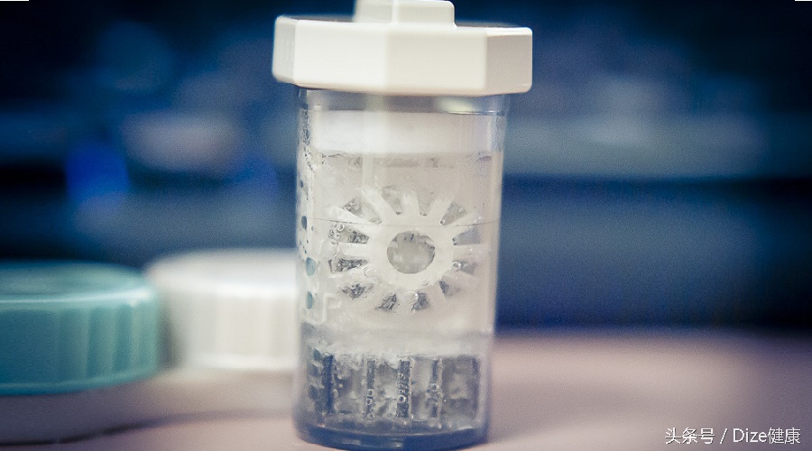 隐形眼镜戴久了干涩怎么解决,隐形眼镜戴久了干涩用什么药