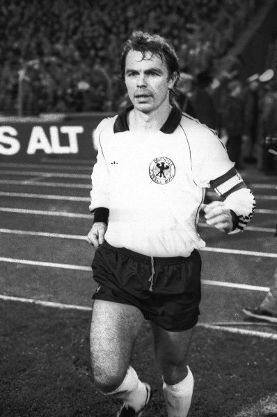 卡恩和诺伊尔谁是德国最佳门将,卡恩门将厉害吗