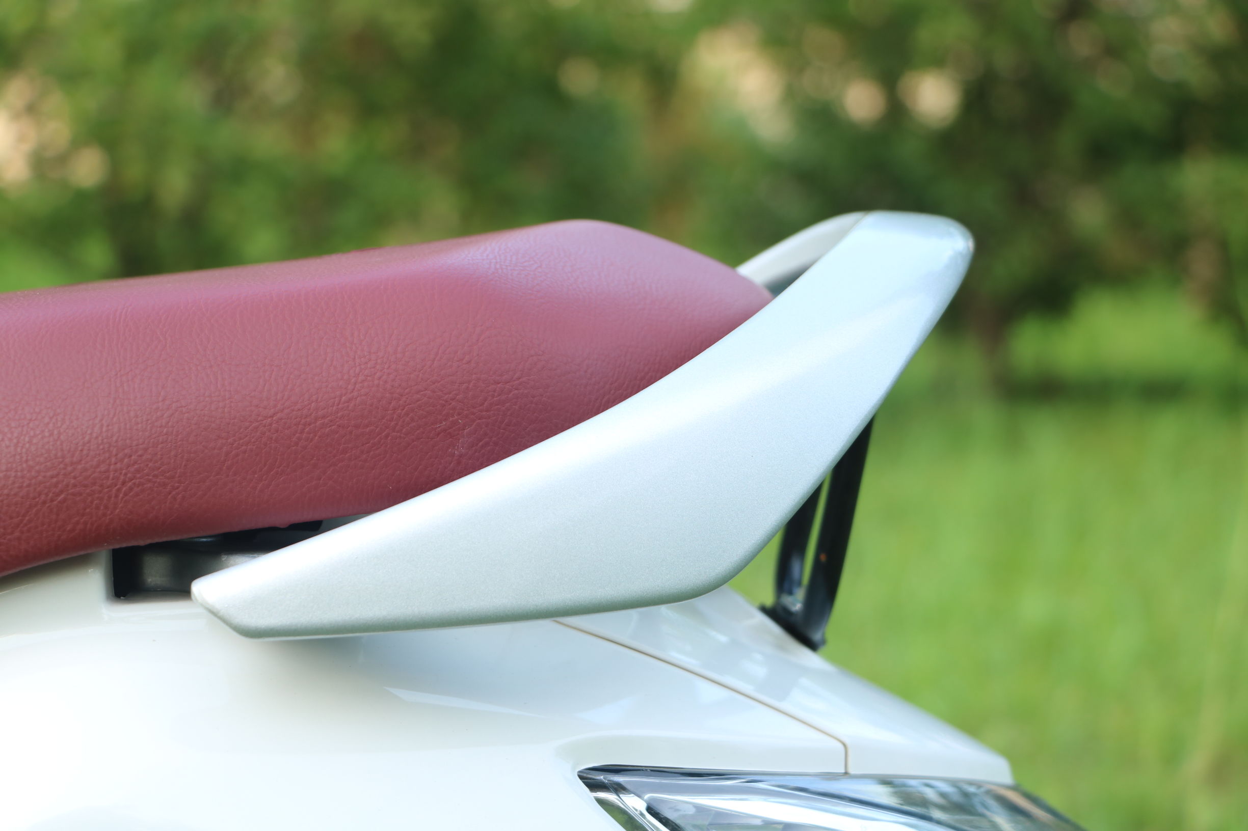 雅迪和小牛哪个更智能,雅迪比小牛更稳定