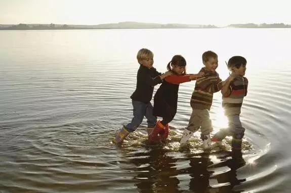 丧偶式育儿下一句毒鸡汤 (育儿毒鸡汤对女性的负面影响)