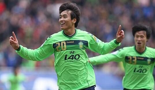 2002年十强赛李玮锋头球,04年东亚四强赛李玮锋