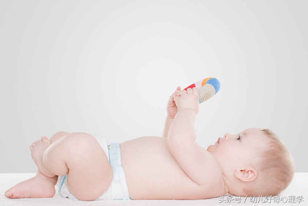 为什么刚出生的婴儿屁股青,出生宝宝为什么屁股黑青