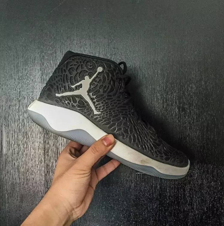 上脚好看的小白鞋推荐,新手200以下的篮球鞋推荐