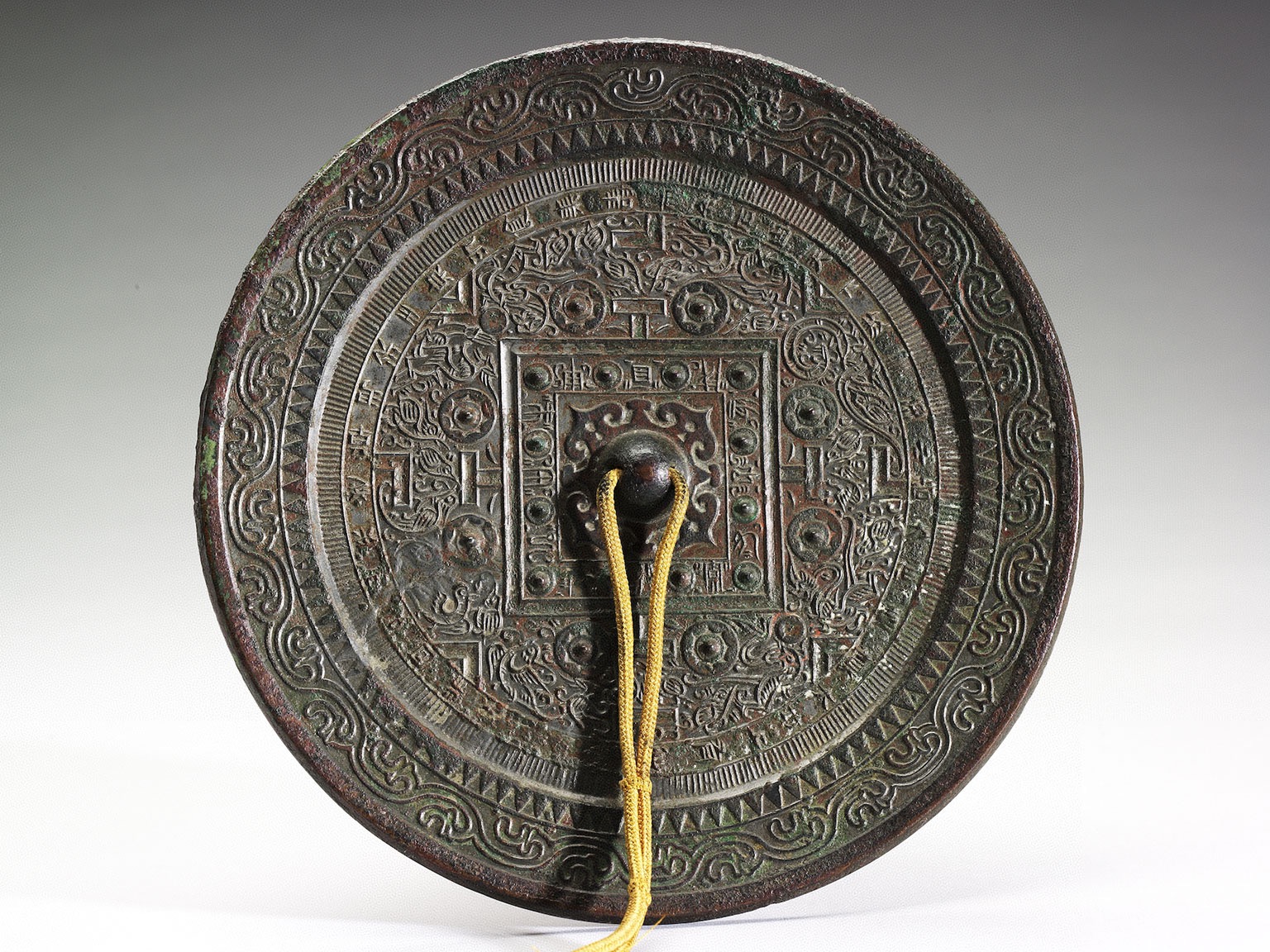 清宫皇帝们精美绝伦的镜子，朕照镜子可不只是看“帅不帅”的！