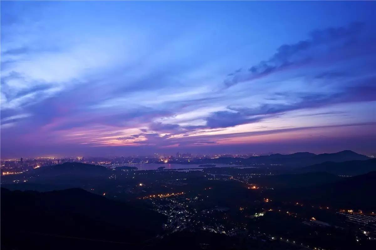 杭州西湖保俶塔夜景,杭州西湖夜景哪个地方好看