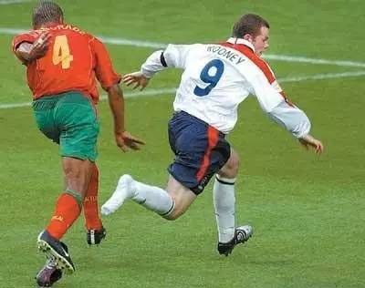 踢足球那些搞笑的事,踢好足球一件非常有趣的事情