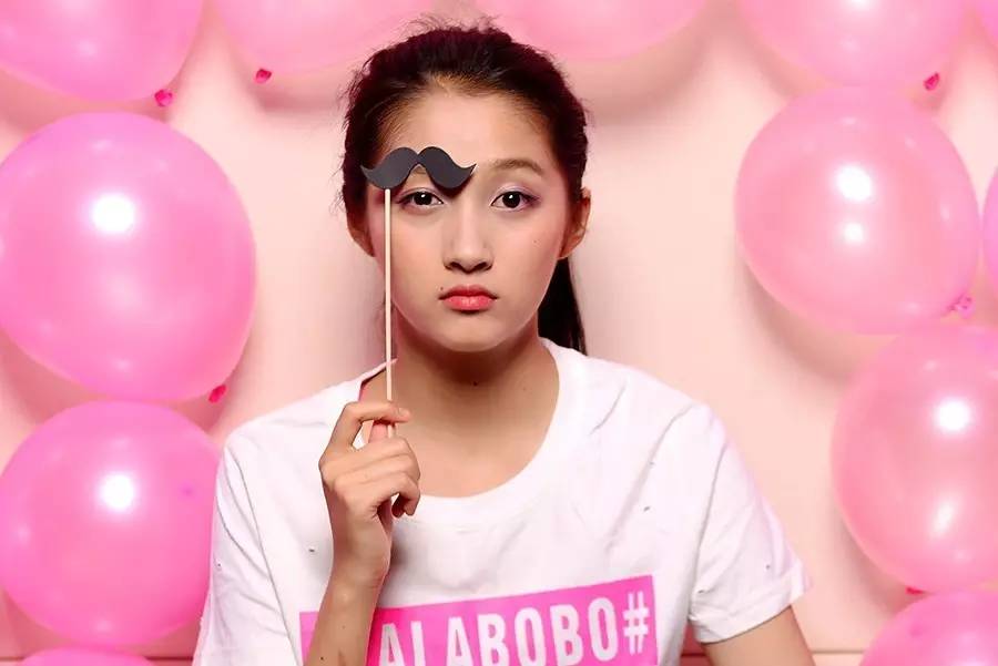 关晓彤说探班张一山,关晓彤张一山采访完整版