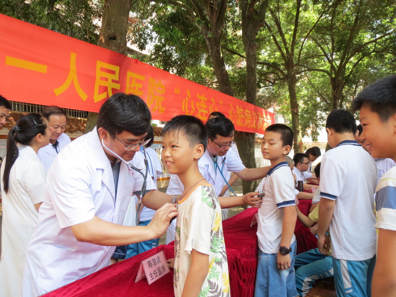 摄影大赛无影灯下的娘子军，无论白天、黑夜，她们与这里结下不解之缘！（作品展示102期）