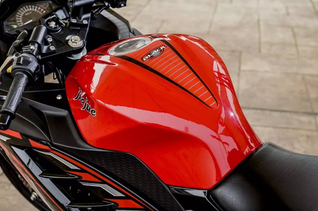 双缸高颜值,国产4缸街车嘉爵