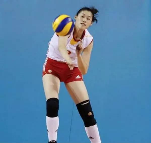 女排郎平的年薪是多少,郎平张常宁收入