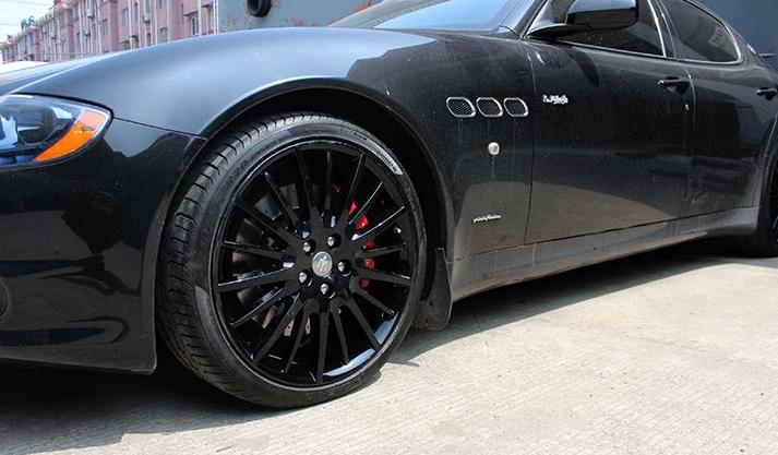 汽车轮胎卡石子需要抠出来吗,怎样防止汽车轮胎卡石子