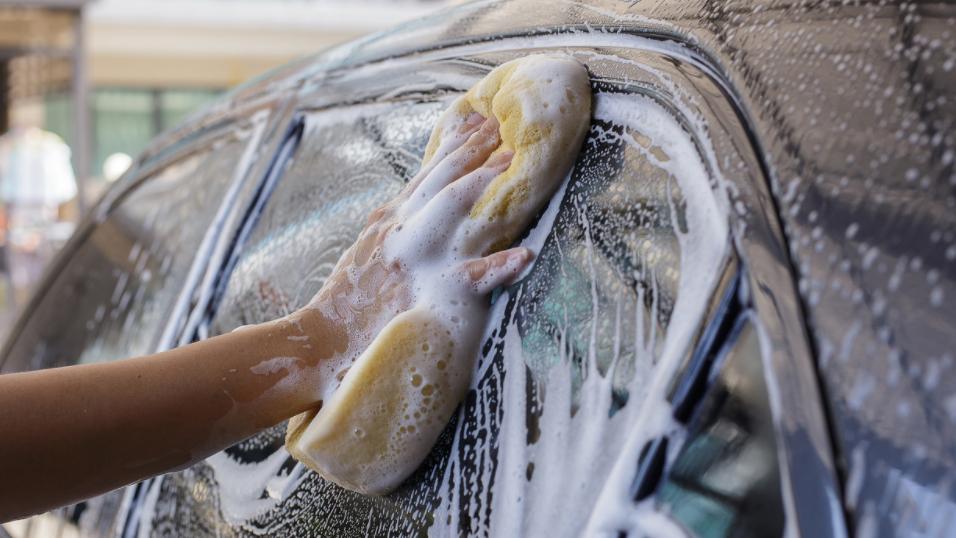 车漆变暗无光是要打蜡还是抛光,新车开了多久就不爱惜了