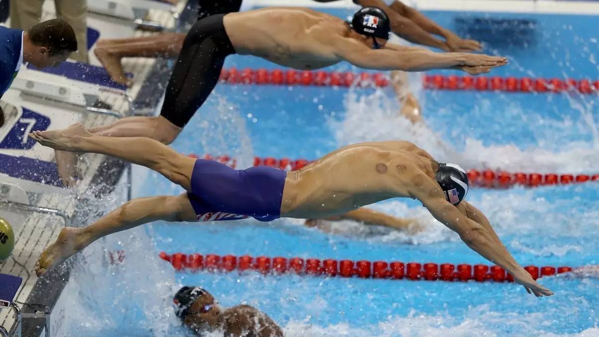 美国金牌得主赴京体验传统中医，当晚被我领进足疗保健打了一针兴奋剂