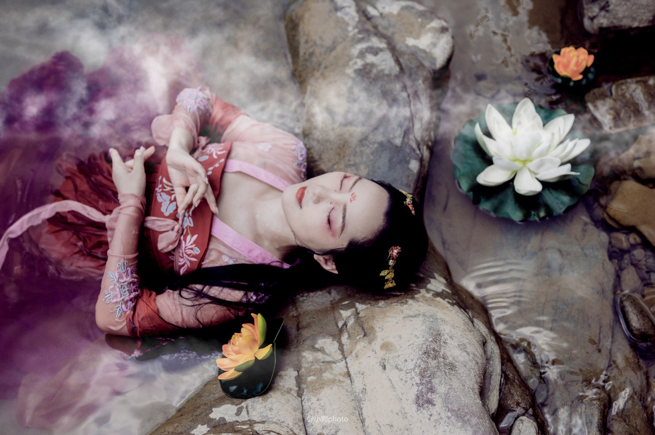 故事：在风雷殿里，殿主展示了那套武功，他们看到那威力后很惊讶