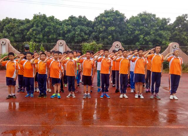 番禺丨多年后,你还记得那年初秋,南村中学操场上的“站军”