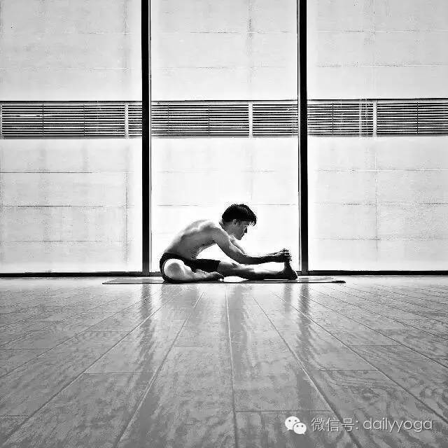 山式是瑜伽最基础体式,基础好看的瑜伽体式