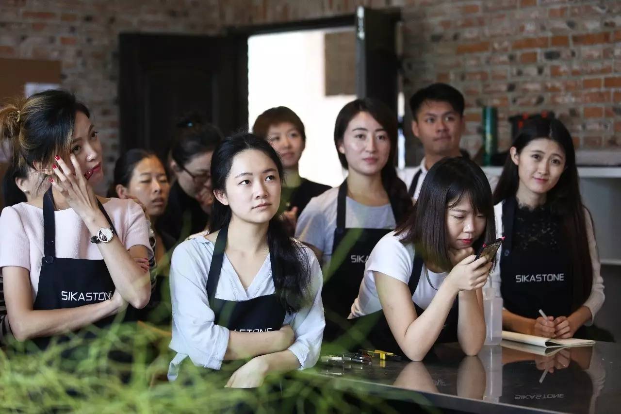 一场浪漫的纯欧风婚礼,洛可可欧式复古婚礼