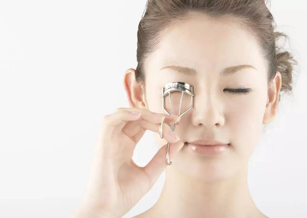 化妆第1步要做什么,化妆的步骤及化妆用品