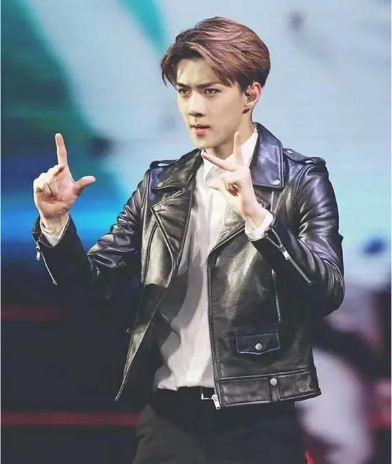 常规款皮夹克适合哪个季节穿,皮夹克什么季节穿合适