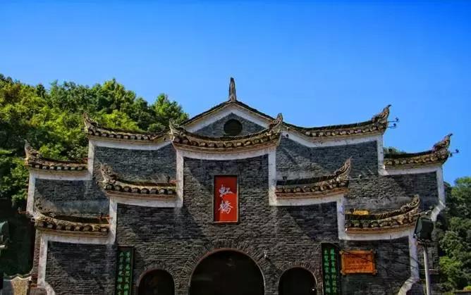 湘西古老而神秘的地方,曾经古老的湖南湘西苗寨