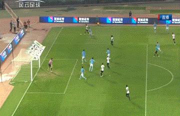 扳回一城穆谢奎,穆谢奎凌空斩爆杆破门