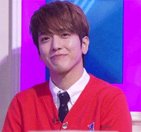 40岁眼周适合用什么样的眼霜,眼周发黑适合用什么眼霜