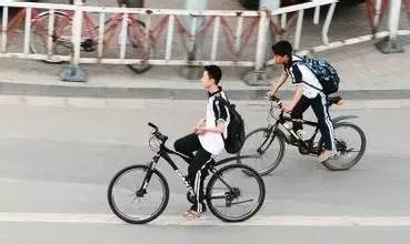 上学了怎么提醒,上学路上需小心